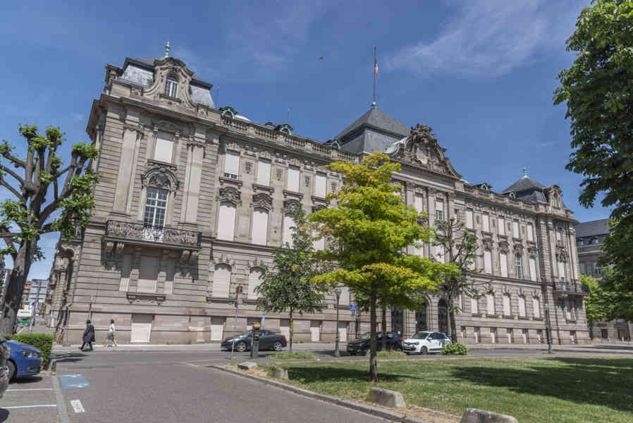 Francia - Alsacia 117 - Estrasburgo - plaza de la República - Finanzas Públicas.jpg